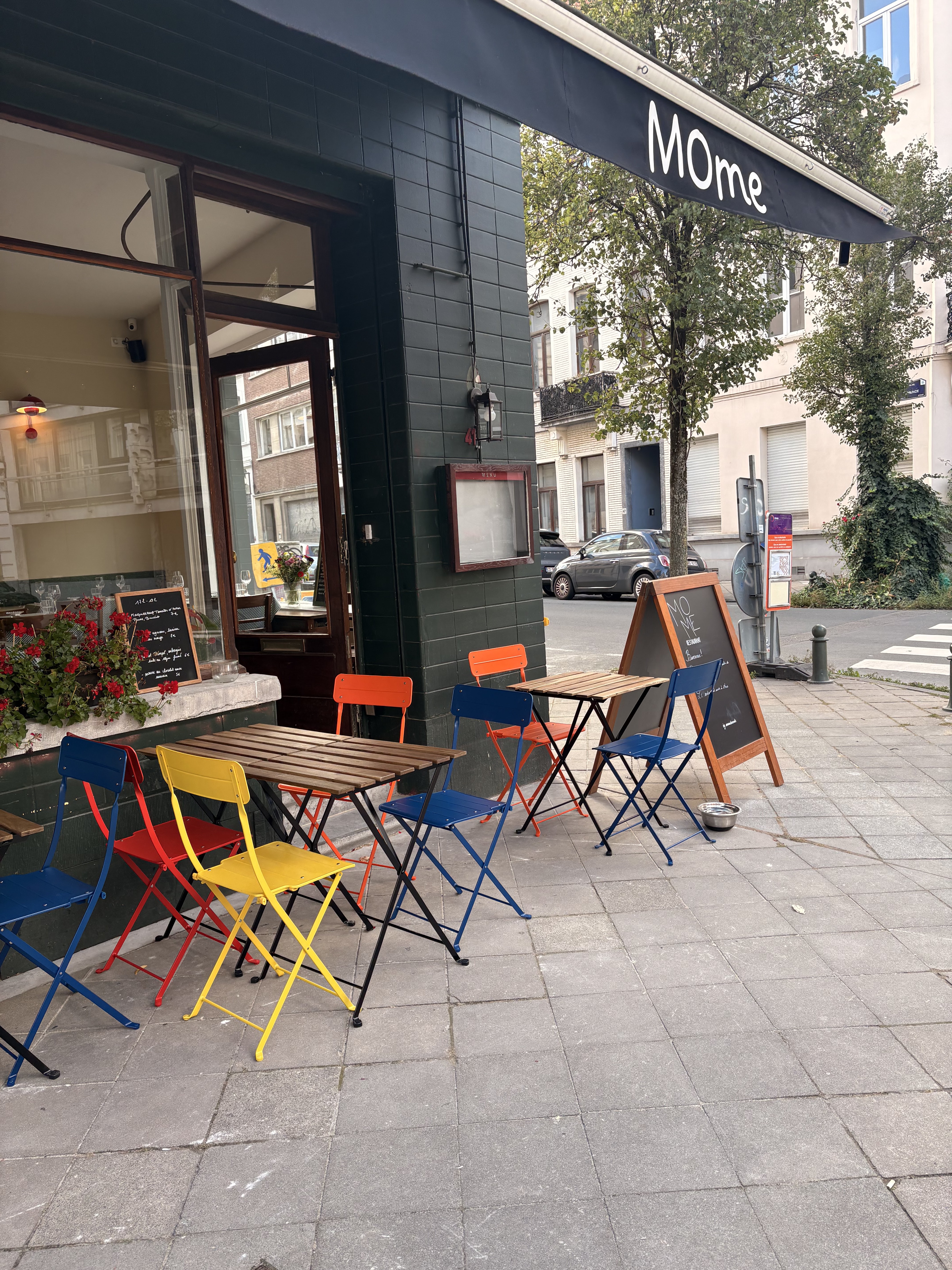Mome — la devanture du bistrot